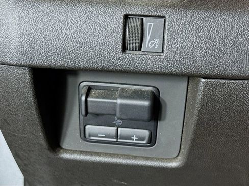 Used 2023 GMC Canyon AT4 image 14