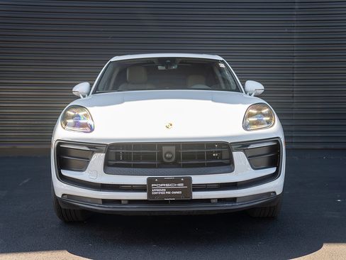 Used 2023 Porsche Macan AWD/4WD image 25