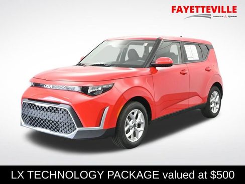 Used 2025 Kia Soul LX w/ LX Technology Package FWD image 1
