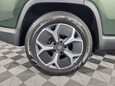 Used 2024 Rivian R1S Adventure AWD/4WD image 12