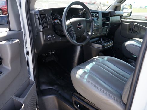 Used 2020 GMC Savana 3500 LS image 12