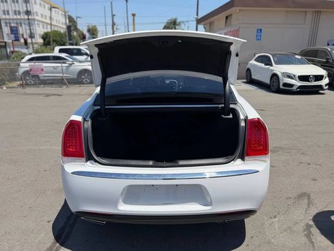 Used 2019 Chrysler 300 Limited RWD image 29