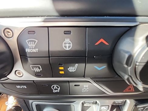 Used 2018 Jeep Wrangler Unlimited Sahara w/ Dual Top Group image 5