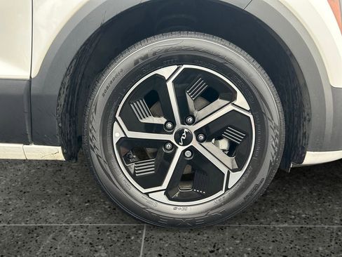 Used 2023 Kia Niro EX image 9