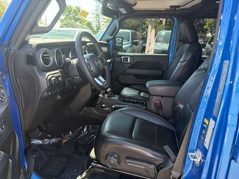 Used 2023 Jeep Wrangler Unlimited Sahara w/ Cold Weather Group AWD/4WD image 21