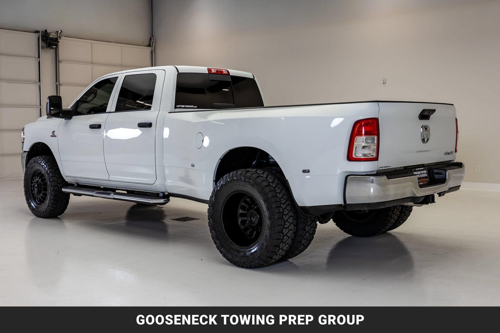 Used 2024 RAM 3500 Tradesman w/ Chrome Appearance Group AWD/4WD image 7