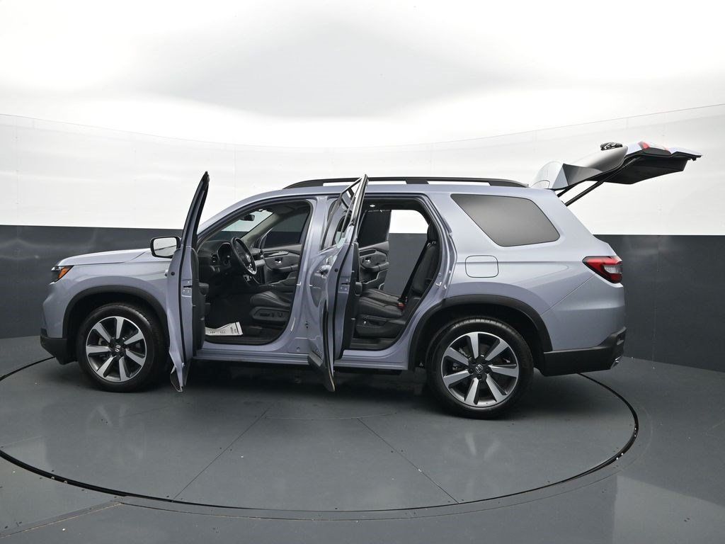 Used 2025 Honda Pilot Touring image 50