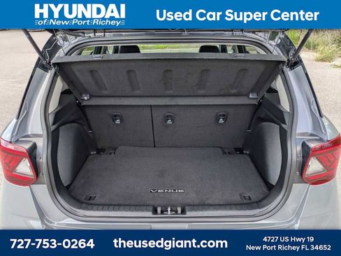 Certified 2022 Hyundai Venue Limited w/ Cargo Package FWD image 12