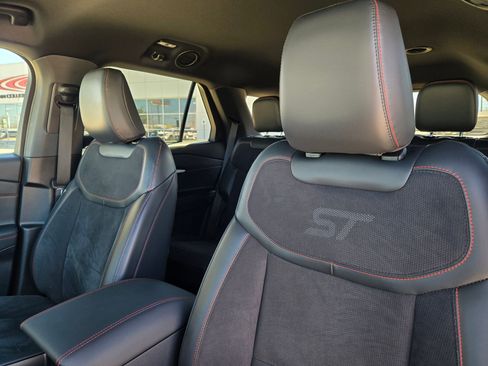 Used 2025 Ford Explorer ST image 13
