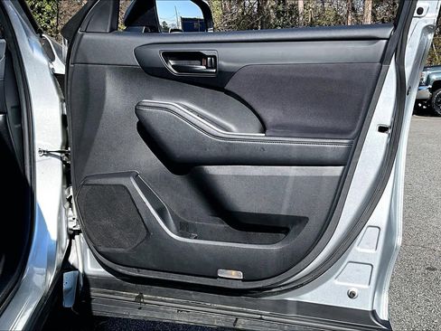 Certified 2024 Toyota Highlander LE image 21