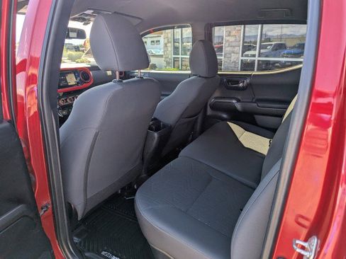 Used 2017 Toyota Tacoma TRD Off-Road w/ Tow Package (A/T) AWD/4WD image 21