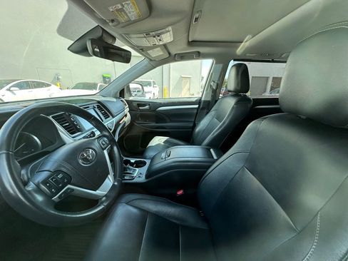 Used 2017 Toyota Highlander XLE AWD/4WD image 8