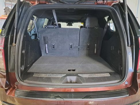 Used 2023 Chevrolet Suburban Z71 image 14