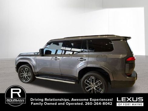 Used 2024 Lexus GX 550 w/ Accessory Package (2T) AWD/4WD image 11