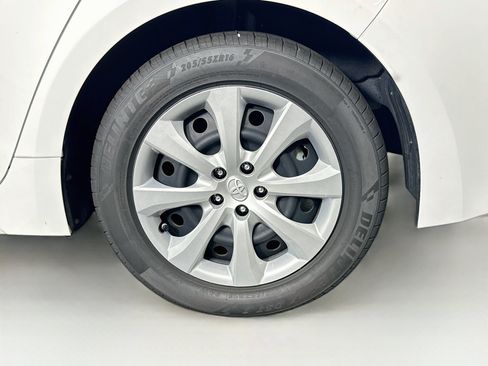 Used 2022 Toyota Corolla LE FWD image 11