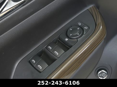 Used 2023 GMC Acadia SLE w/ Driver Convenience Package FWD image 17