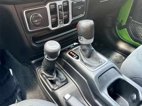 Used 2018 Jeep Wrangler Unlimited Sport S AWD/4WD image 17
