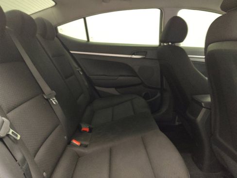 Used 2020 Hyundai Elantra SE w/ Winter Weather Package image 19