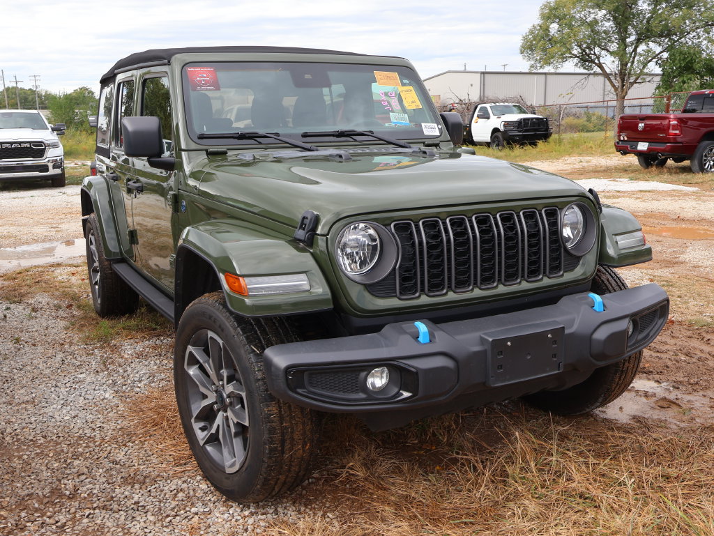 Used 2024 Jeep Wrangler Unlimited AWD/4WD image 9