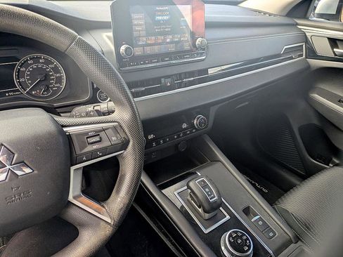 Used 2022 Mitsubishi Outlander ES image 21