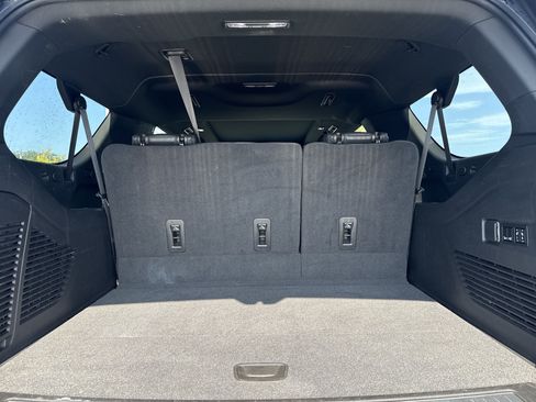 Used 2022 Chevrolet Suburban RST w/ Luxury Package RWD image 33