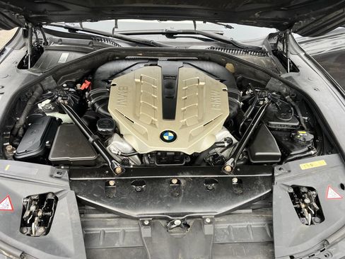 Used 2010 BMW 750i xDrive image 32