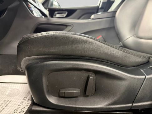 Used 2017 Jaguar F-PACE Premium image 36