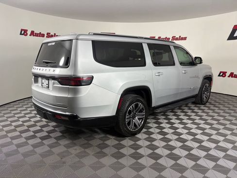 Used 2023 Jeep Wagoneer L Series II RWD image 6