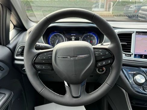 New 2026 Chrysler Pacifica Limited w/ Uconnect Theater Family Group AWD/4WD image 23