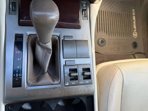 Used 2019 Lexus GX 460 Premium w/ Premium Package AWD/4WD image 26