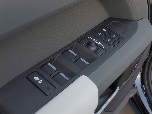 New 2025 Land Rover Defender 110 S image 12