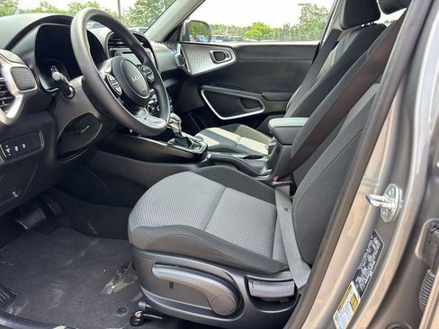 Used 2024 Kia Soul FWD image 12