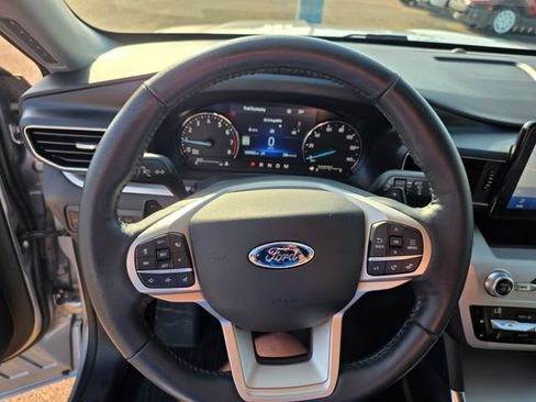 Used 2021 Ford Explorer XLT w/ Equipment Group 202A AWD/4WD image 28