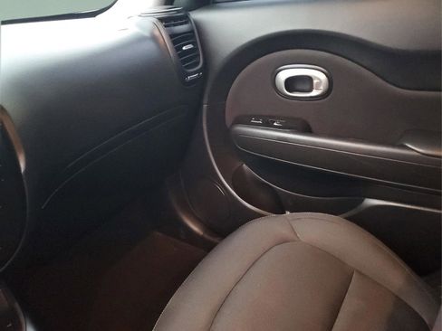 Used 2017 Kia Soul + image 18