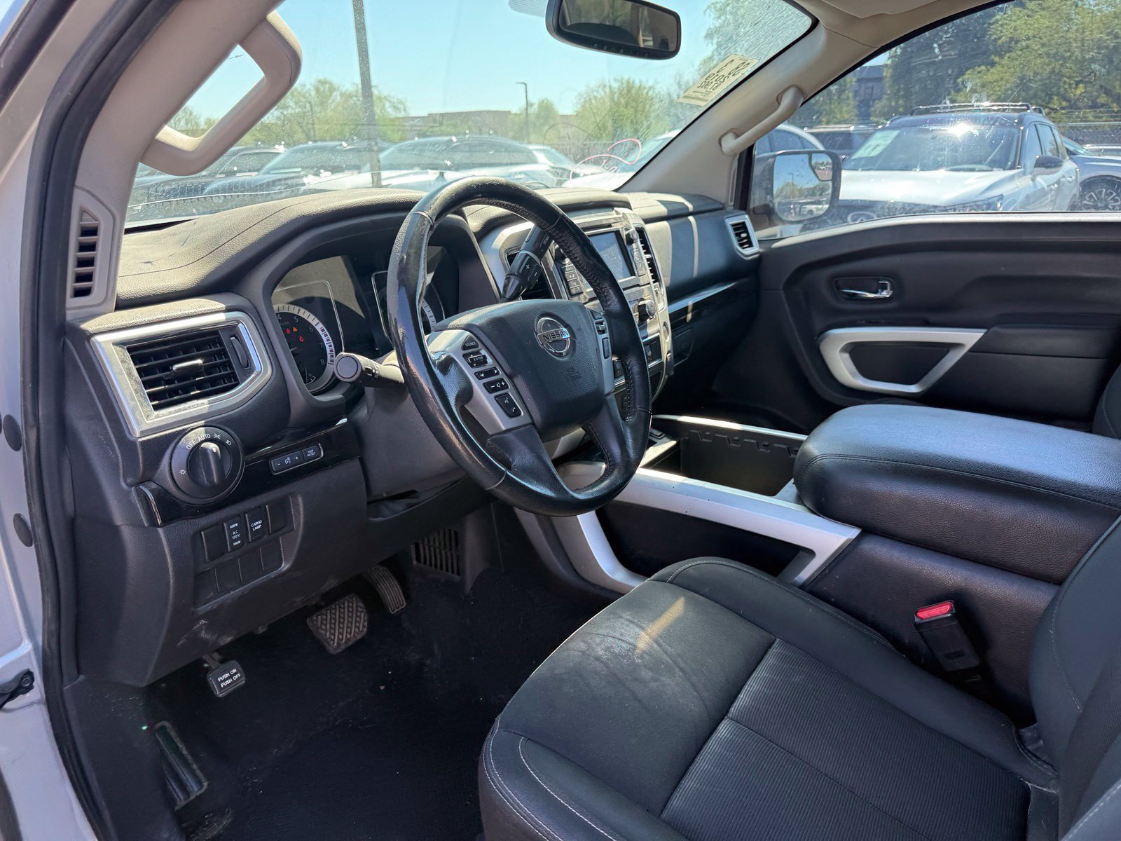 Used 2019 Nissan Titan SV w/ SV Convenience Package RWD image 14