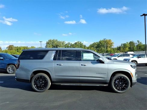 New 2026 Chevrolet Suburban High Country w/ Sun And Tow Package image 2