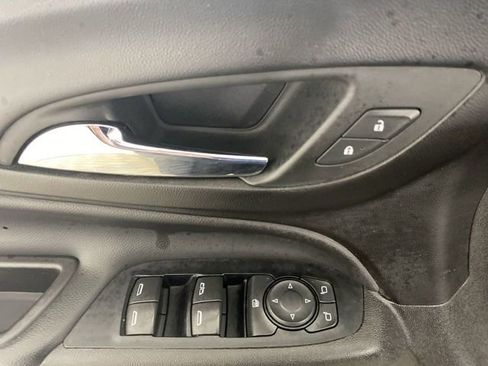 Used 2019 Chevrolet Equinox LT w/ Driver Convenience Package image 26