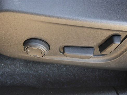 Used 2021 Volvo XC40 P8 Recharge w/ Advanced Package image 42