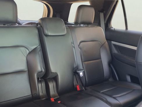 Used 2016 Ford Explorer XLT w/ Equipment Group 202A FWD image 29