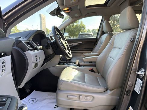Used 2022 Honda Pilot Touring image 17