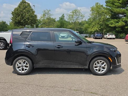 Used 2024 Kia Soul LX w/ Option Group 015 FWD image 8