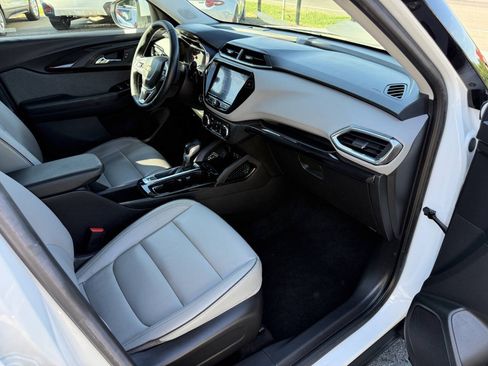 Used 2021 Chevrolet TrailBlazer LT w/ Premium Seating Package FWD image 13