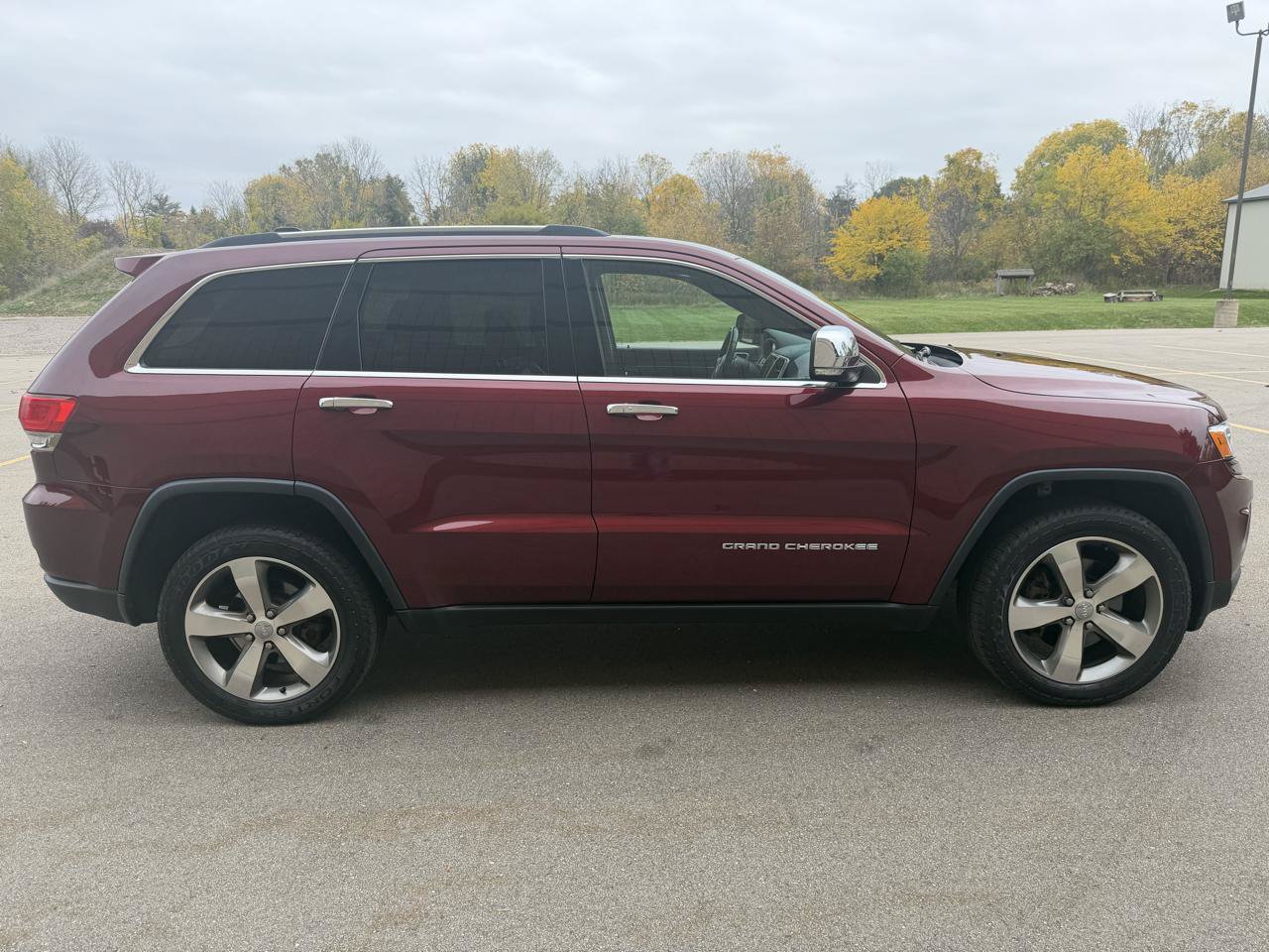 Used 2016 Jeep Grand Cherokee Limited w/ Luxury Group II AWD/4WD image 4