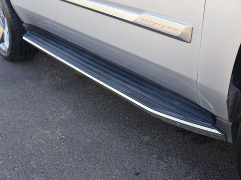 Used 2020 Cadillac Escalade Luxury image 9