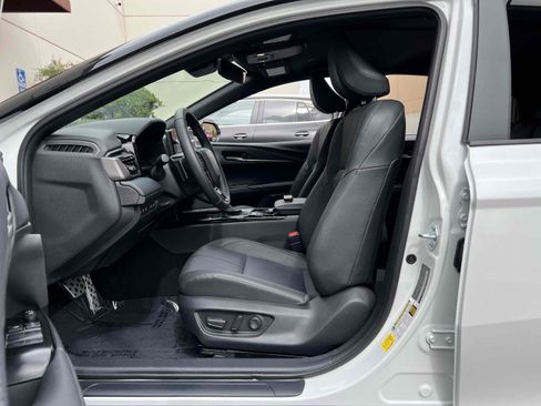 Used 2025 Toyota Camry XSE image 4