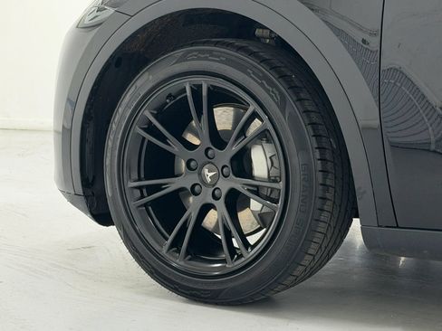 Used 2024 Tesla Model Y Long Range AWD/4WD image 95