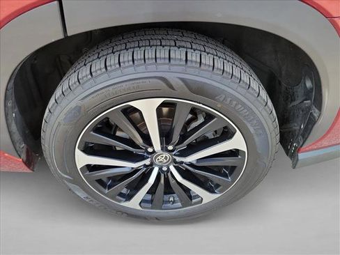 Used 2021 Toyota Highlander XSE AWD/4WD image 13