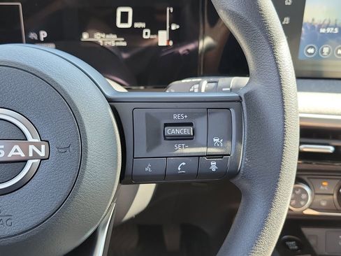 Used 2025 Nissan Kicks SV FWD image 8