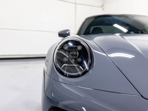 Used 2023 Porsche 911 Carrera image 9