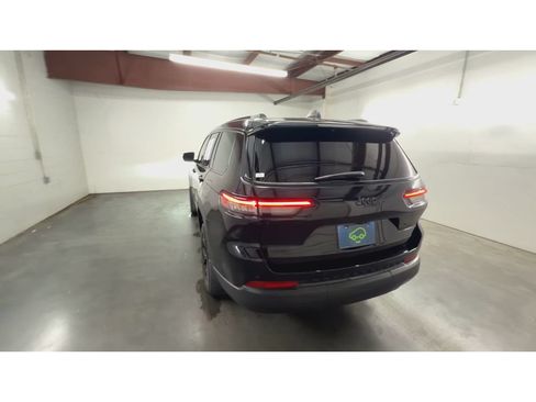 Used 2025 Jeep Grand Cherokee L Altitude AWD/4WD image 7